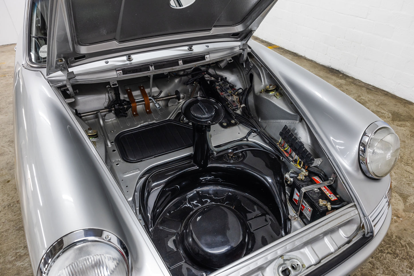 1966 Porsche '911R' - 200 kms showing since build