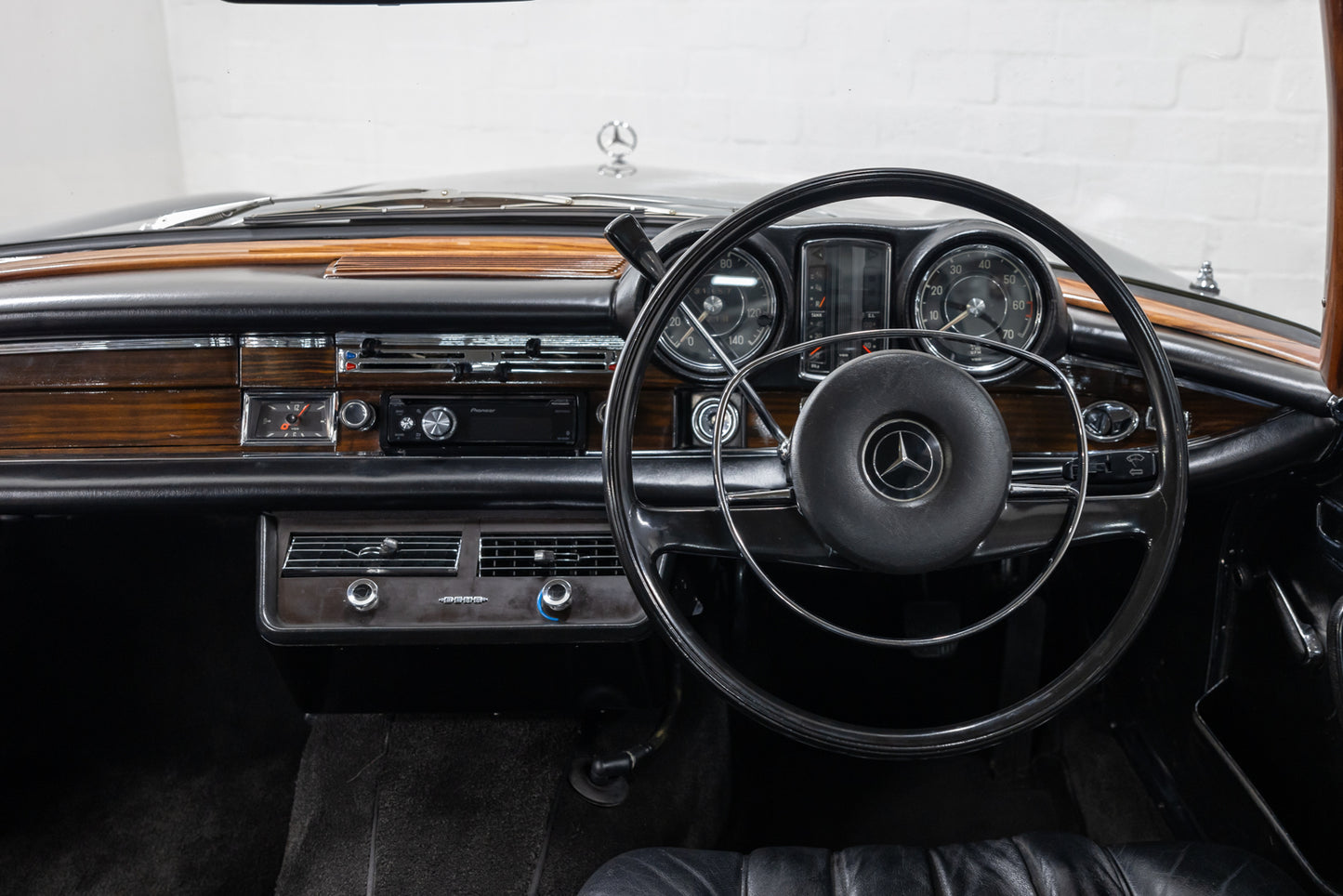 1970 Mercedes 280SE Coupe W111 - Column Shift Auto