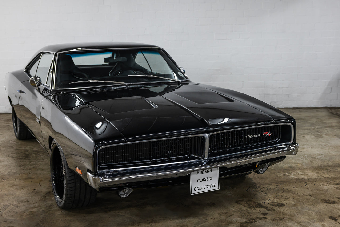 1969 Dodge Charger R/T 528 Hemi Restomod - 4400 kms showing
