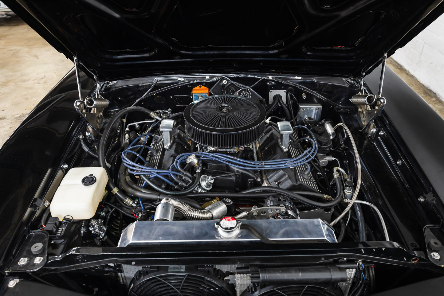 1969 Dodge Charger R/T 528 Hemi Restomod - 4400 kms showing