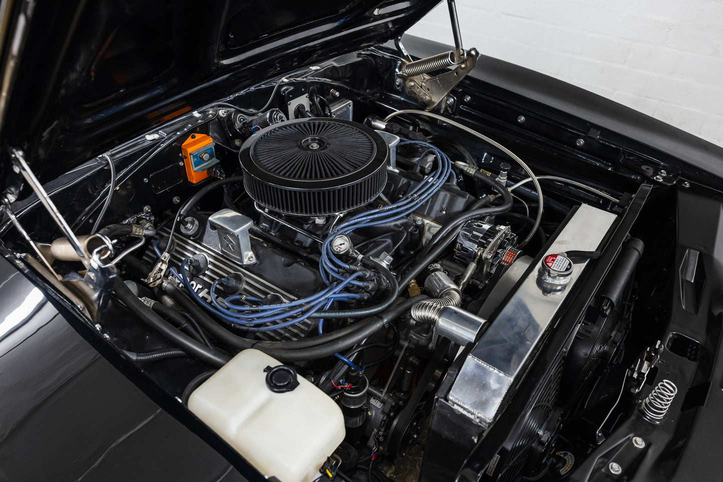 1969 Dodge Charger R/T 528 Hemi Restomod - 4400 kms showing