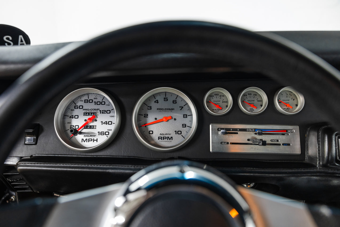 1969 Dodge Charger R/T 528 Hemi Restomod - 4400 kms showing