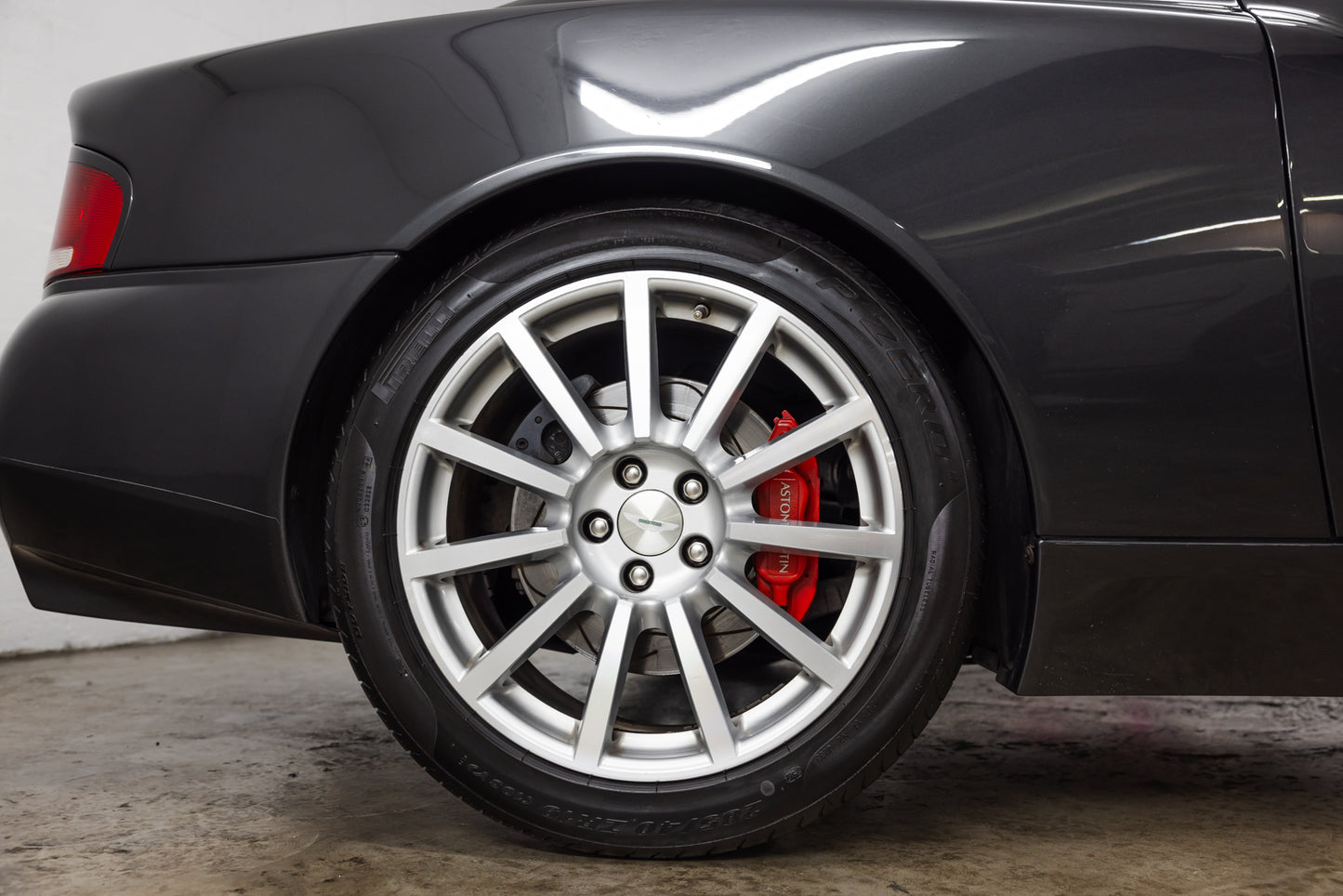 2005 Aston Martin Vanquish S - 18 100 Miles
