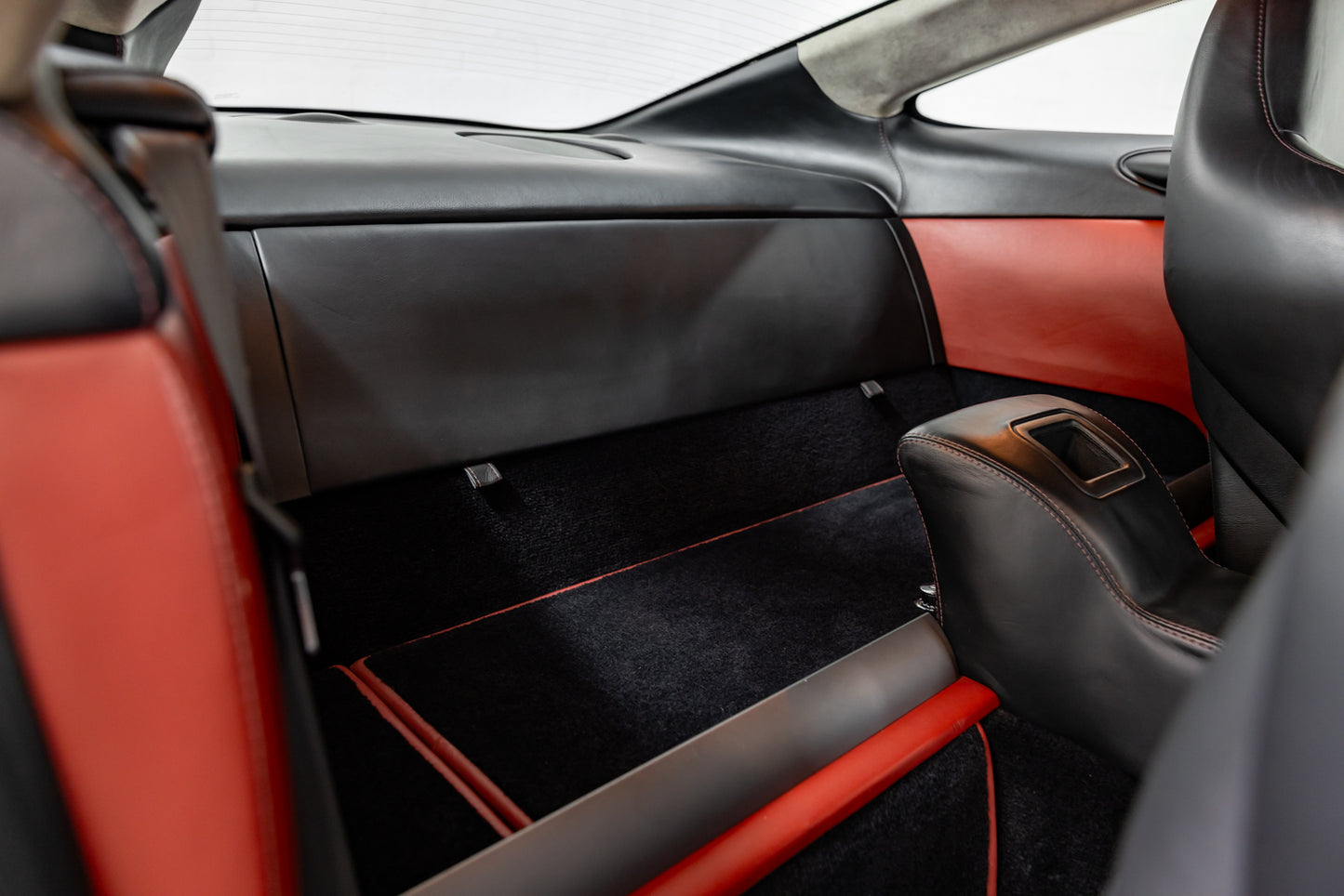 2005 Aston Martin Vanquish S - 18 100 Miles