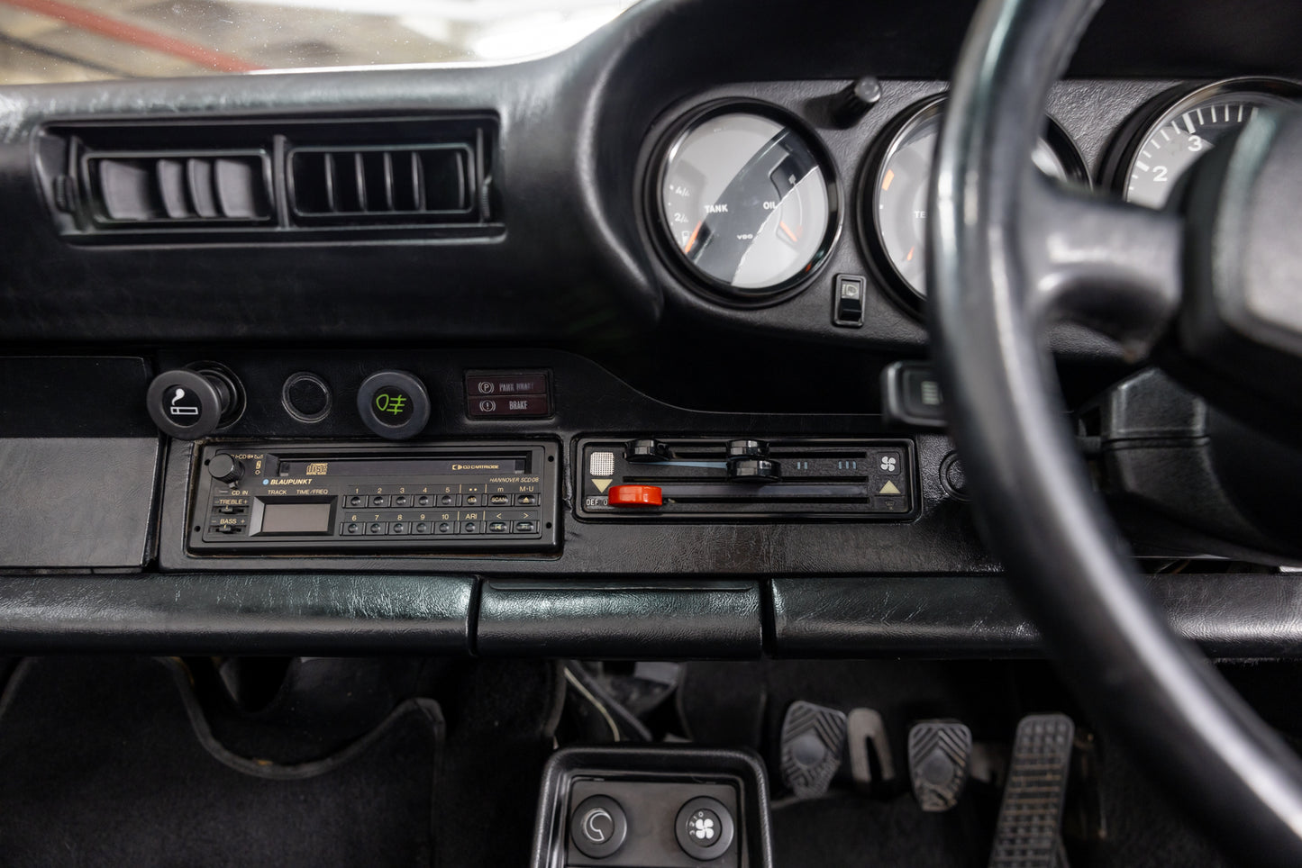 1983 Porsche 911 SC Cabriolet RHD - 236 400kms