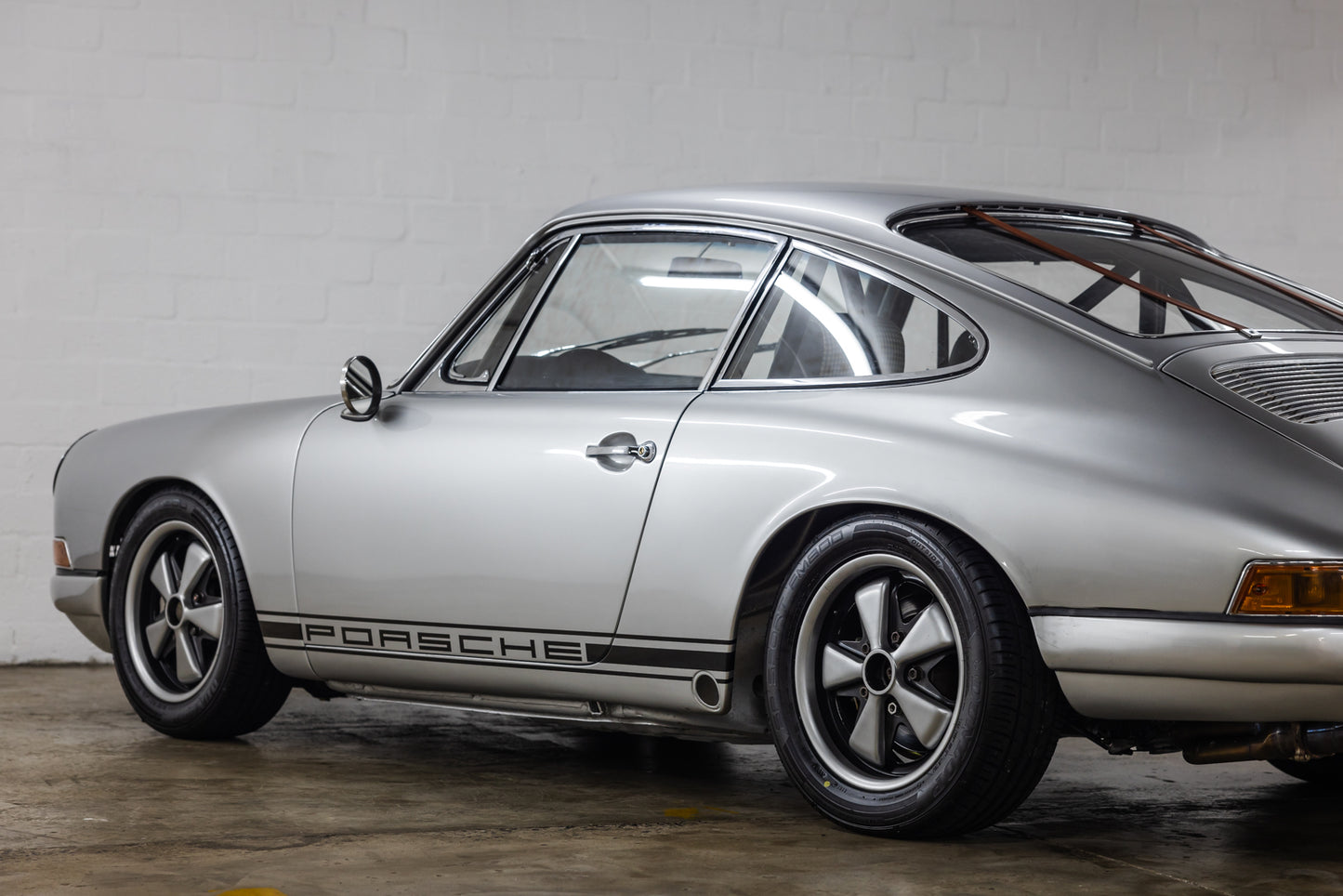 1966 Porsche '911R' - 200 kms showing since build