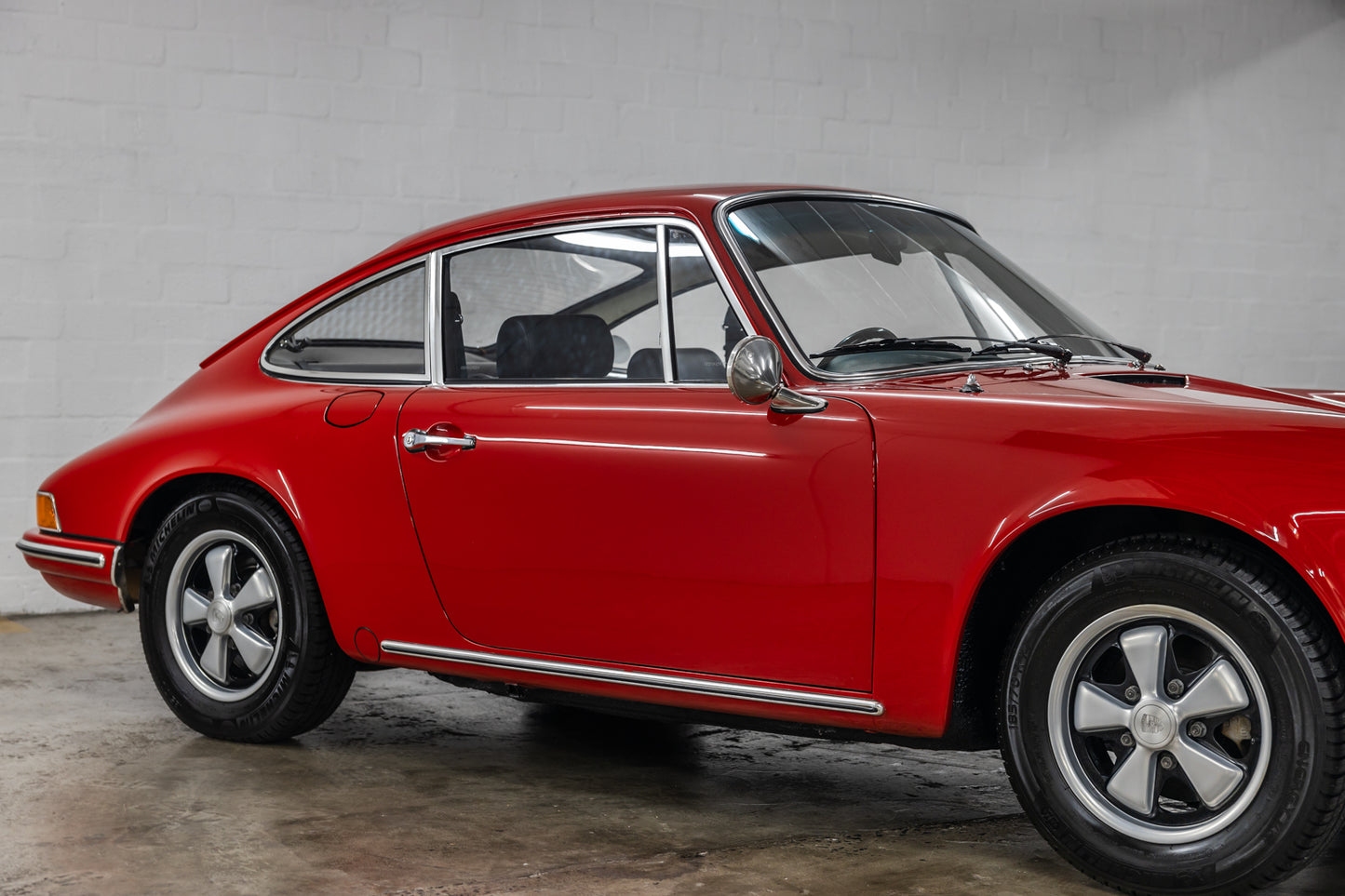 1972 Porsche 911 T 'side-oiler' - 84 510 Kms showing