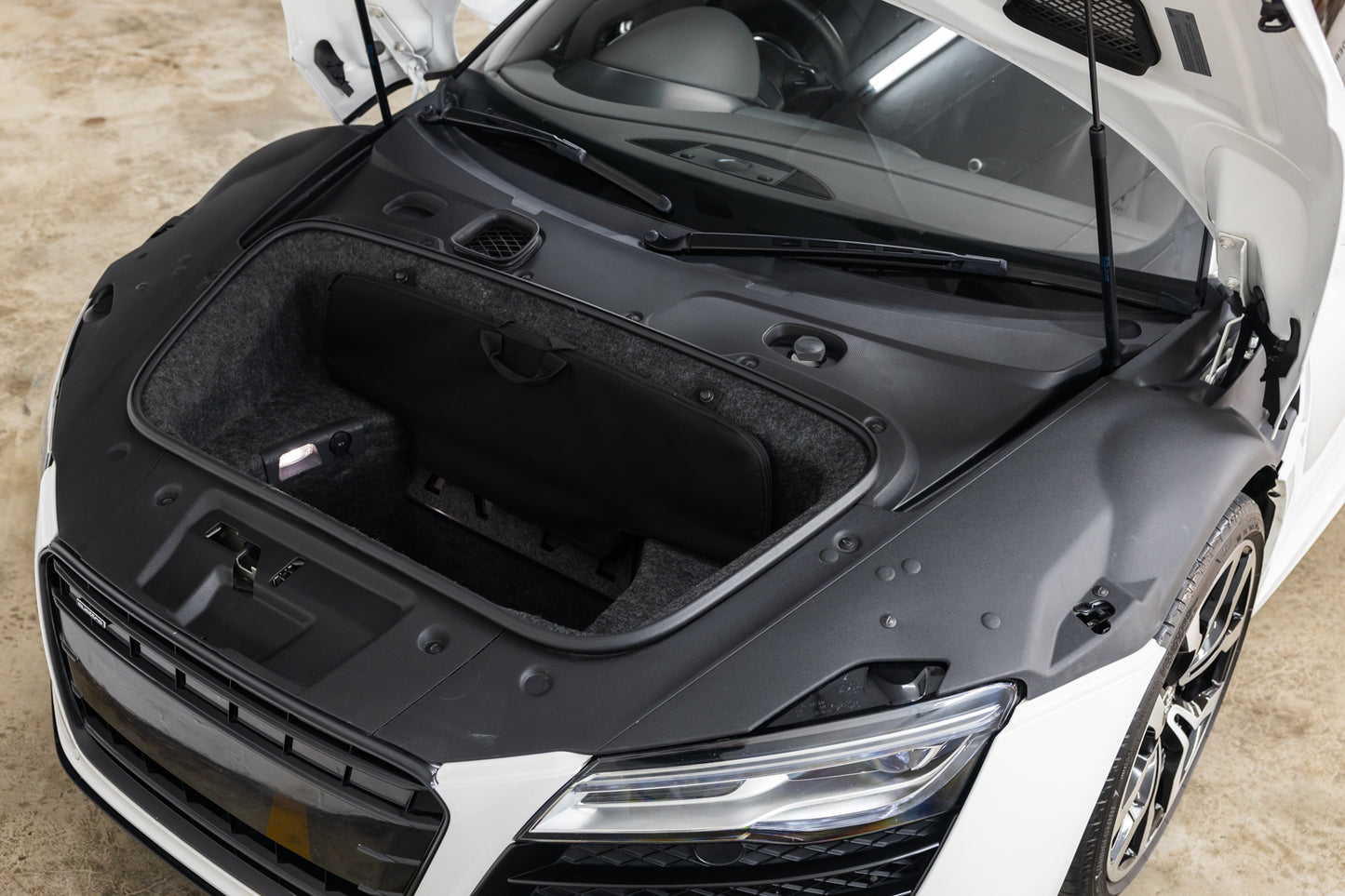 2014 Audi R8 V10 (DUAL CLUTCH) with freeway plan - 61 500kms