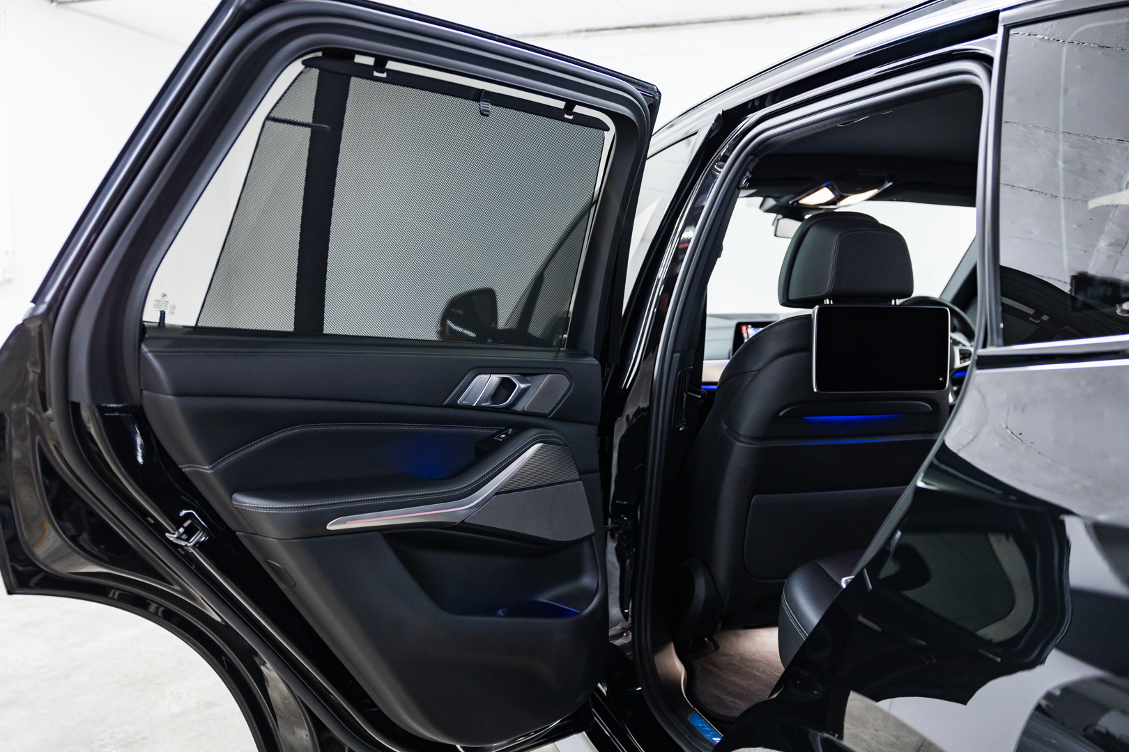 Passenger door inner of a BMW X5 M50i