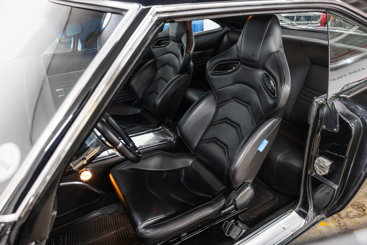 1969 Dodge Charger R/T 528 Hemi Restomod - 4400 kms showing