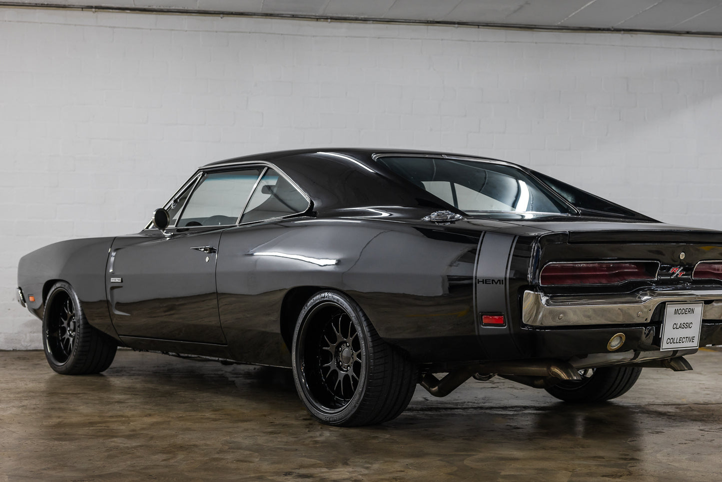 1969 Dodge Charger R/T 528 Hemi Restomod - 4400 kms showing