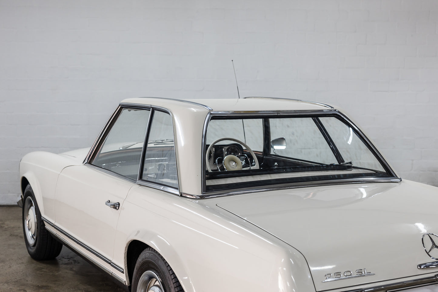 1967 Mercedes 250SL Pagoda - 1 of 14 - 5 Speed Manual- RHD - 47 149kms showing