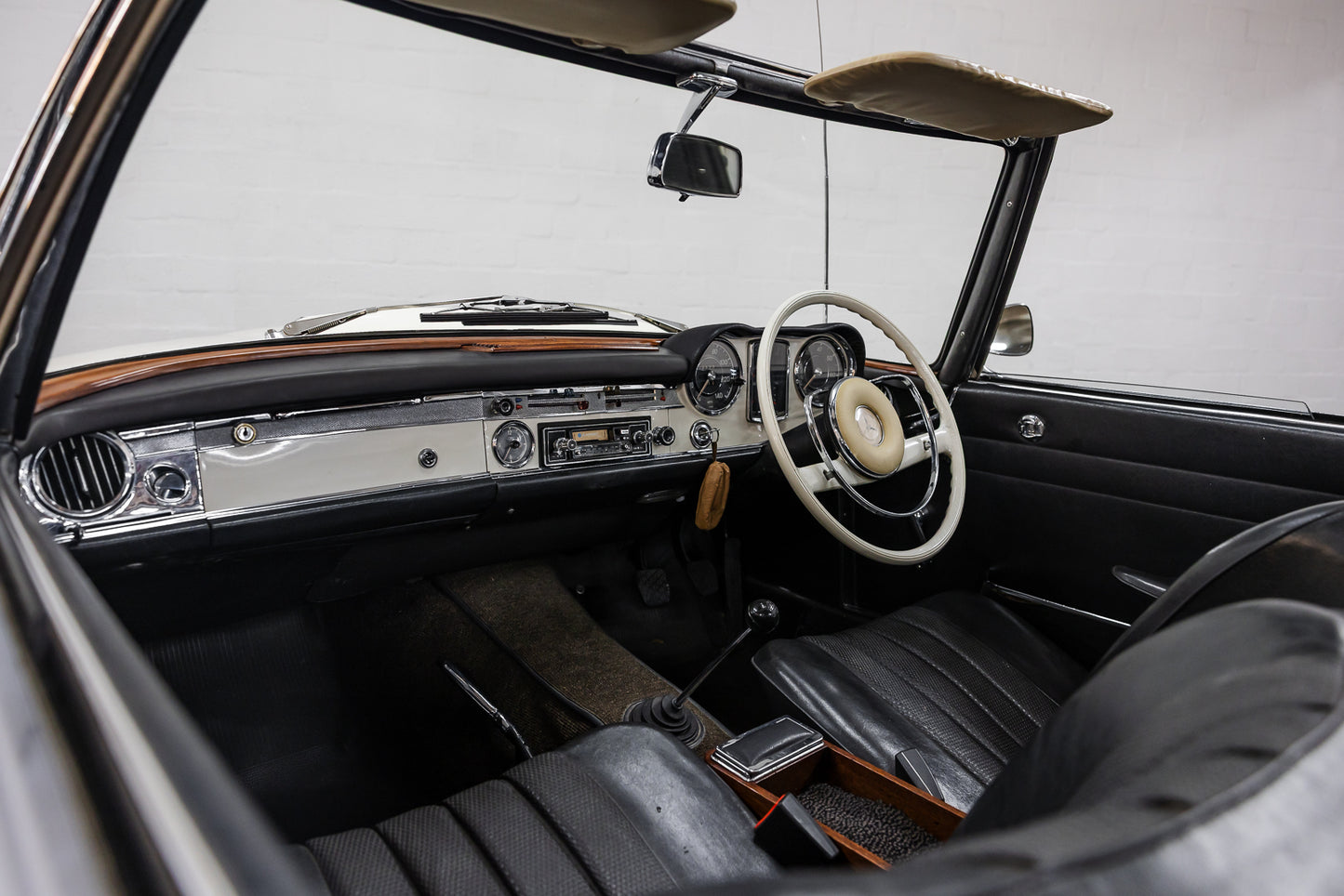 1967 Mercedes 250SL Pagoda - 1 of 14 - 5 Speed Manual- RHD - 47 149kms showing