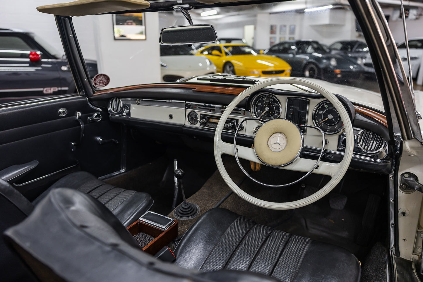 1967 Mercedes 250SL Pagoda - 1 of 14 - 5 Speed Manual- RHD - 47 149kms showing