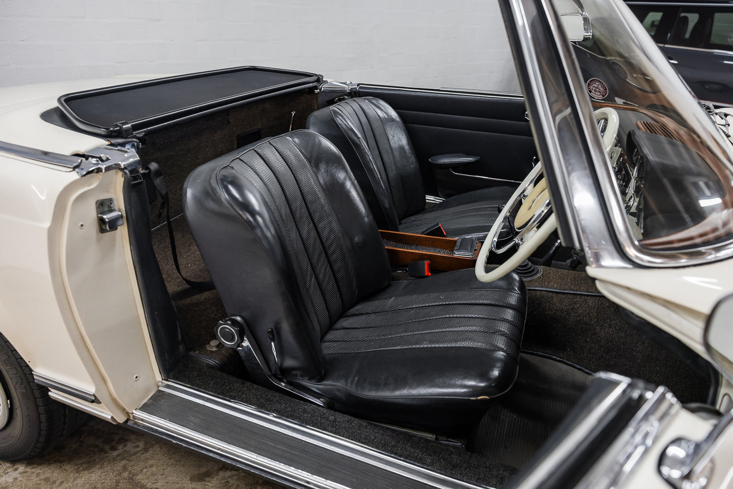 1967 Mercedes 250SL Pagoda - 1 of 14 - 5 Speed Manual- RHD - 47 149kms showing