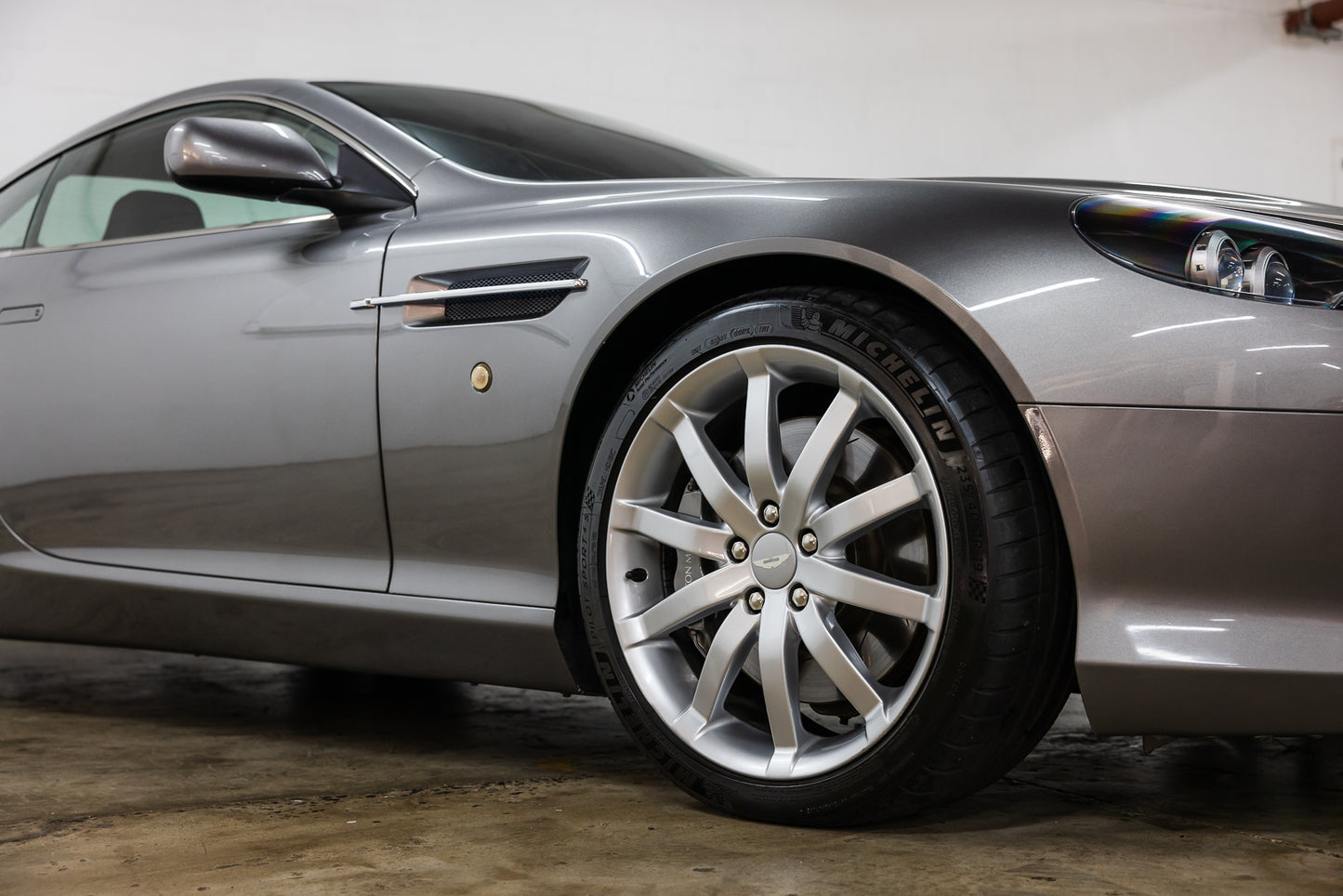 2005 Aston Martin DB9 Coupe - 24 898 Miles