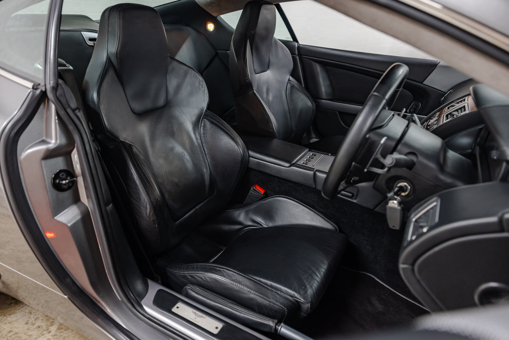 Aston Martin DB9 Interior 