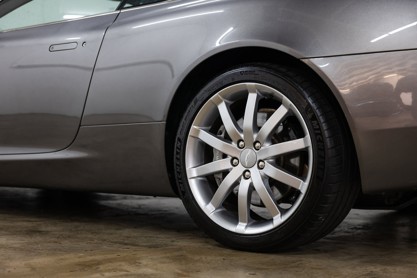2005 Aston Martin DB9 Coupe - 24 898 Miles