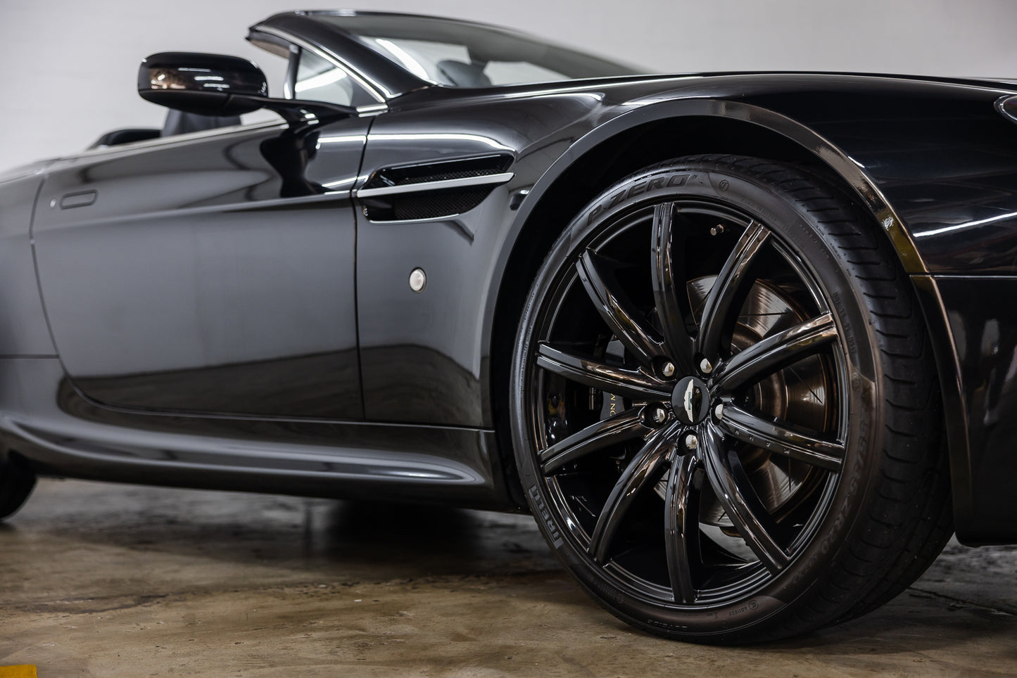 2009 Aston Martin V8 Vantage N400 Roadster 4.3 - 33 450kms
