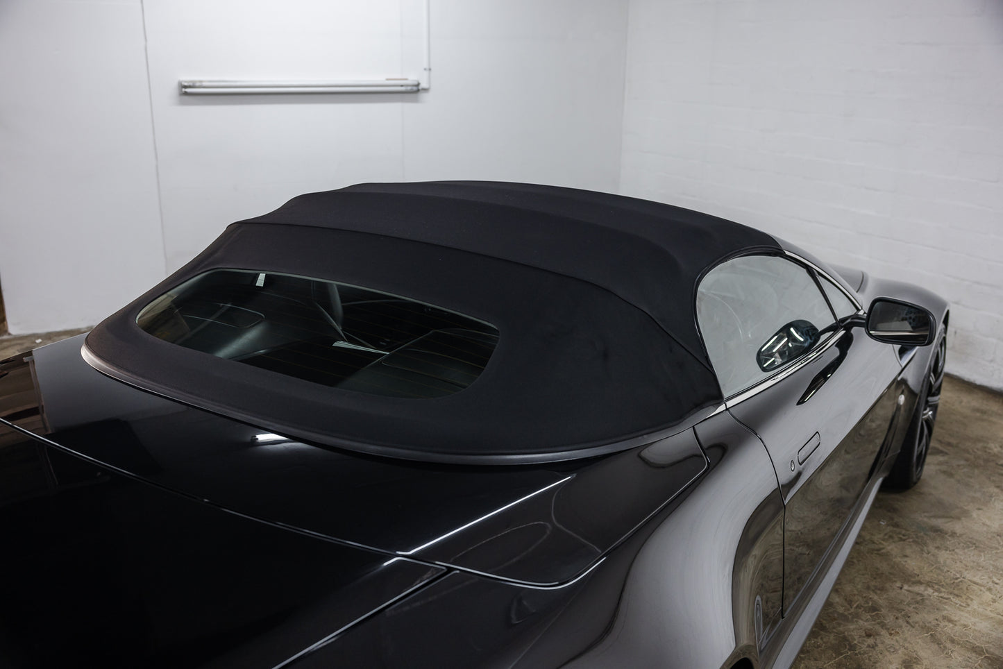 2009 Aston Martin V8 Vantage N400 Roadster 4.3 - 33 450kms