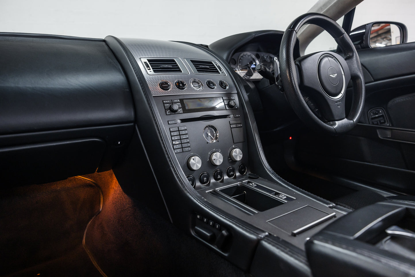 2009 Aston Martin V8 Vantage N400 Roadster 4.3 - 33 450kms