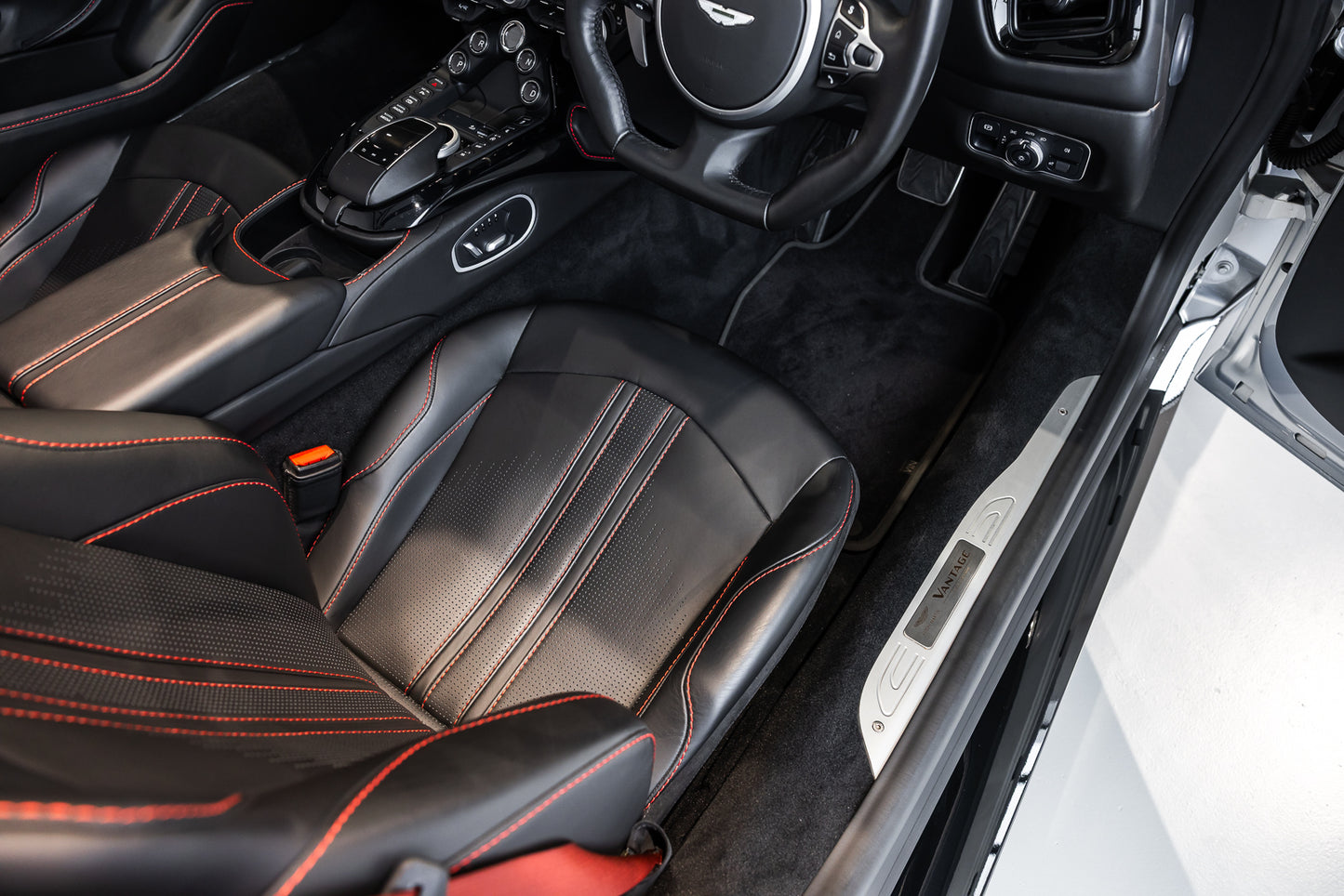 2021 Aston Martin V8 Vantage Convertible - 8 868 kms