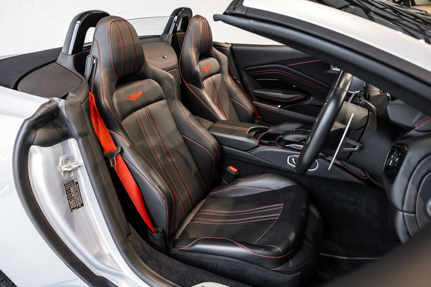 2021 Aston Martin V8 Vantage Convertible - 8 868 kms