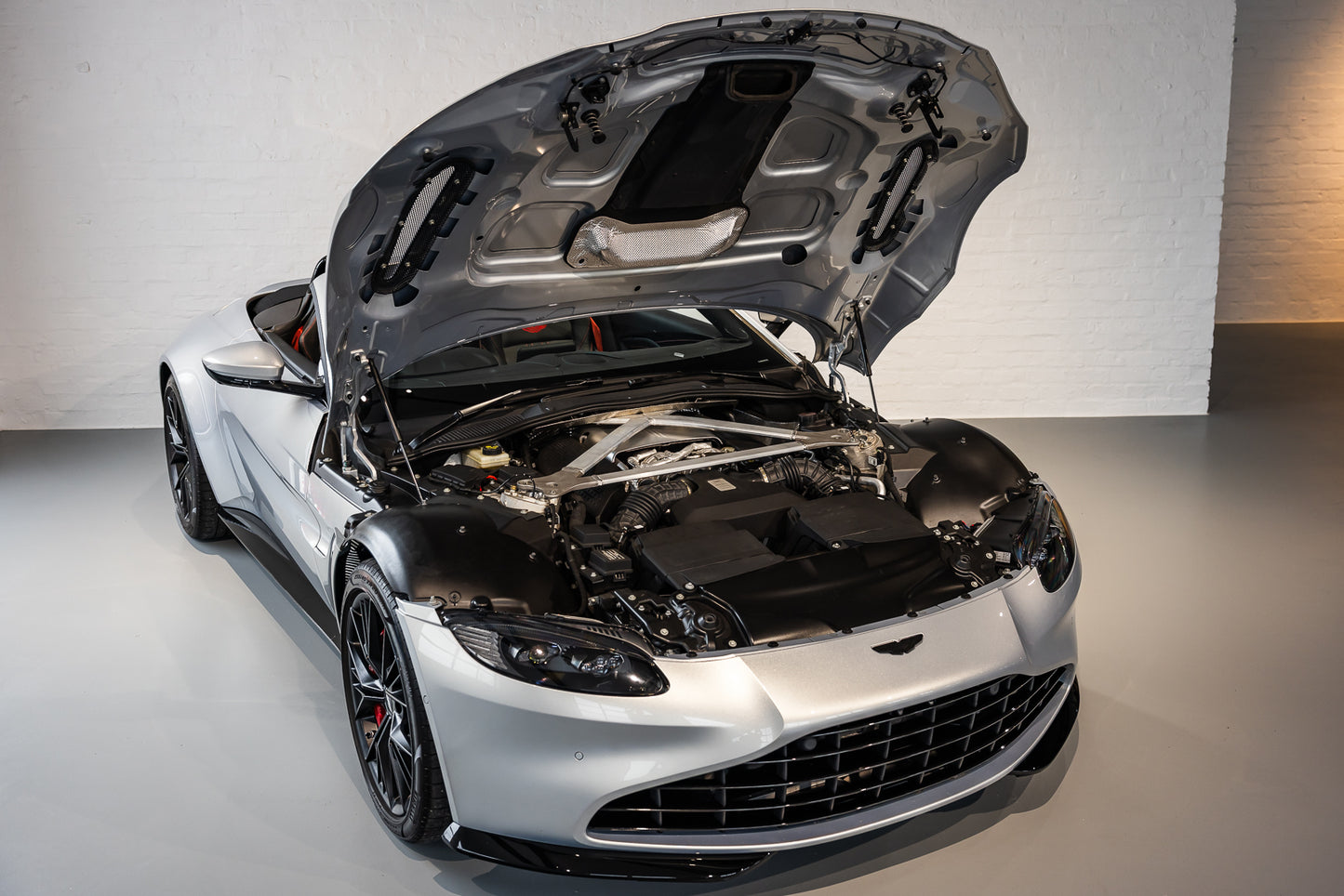 2021 Aston Martin V8 Vantage Convertible - 8 868 kms