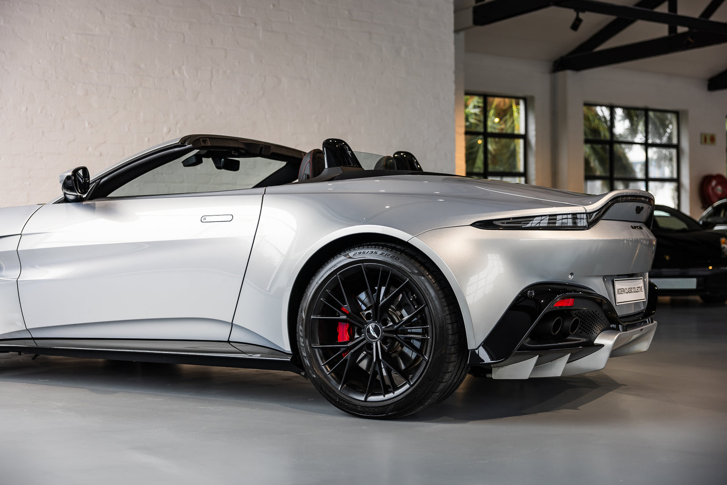 2021 Aston Martin V8 Vantage Convertible - 8 868 kms