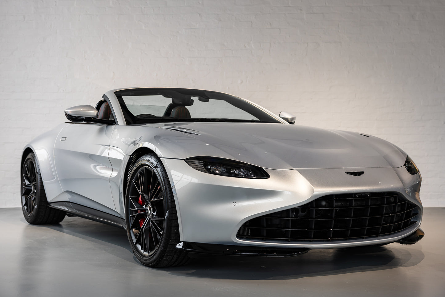 2021 Aston Martin V8 Vantage Convertible - 8 868 kms