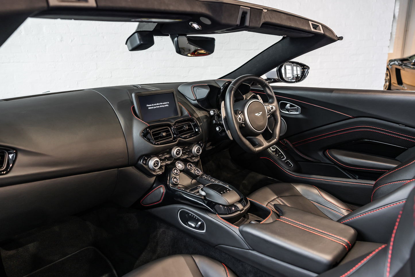 2021 Aston Martin V8 Vantage Convertible - 8 868 kms