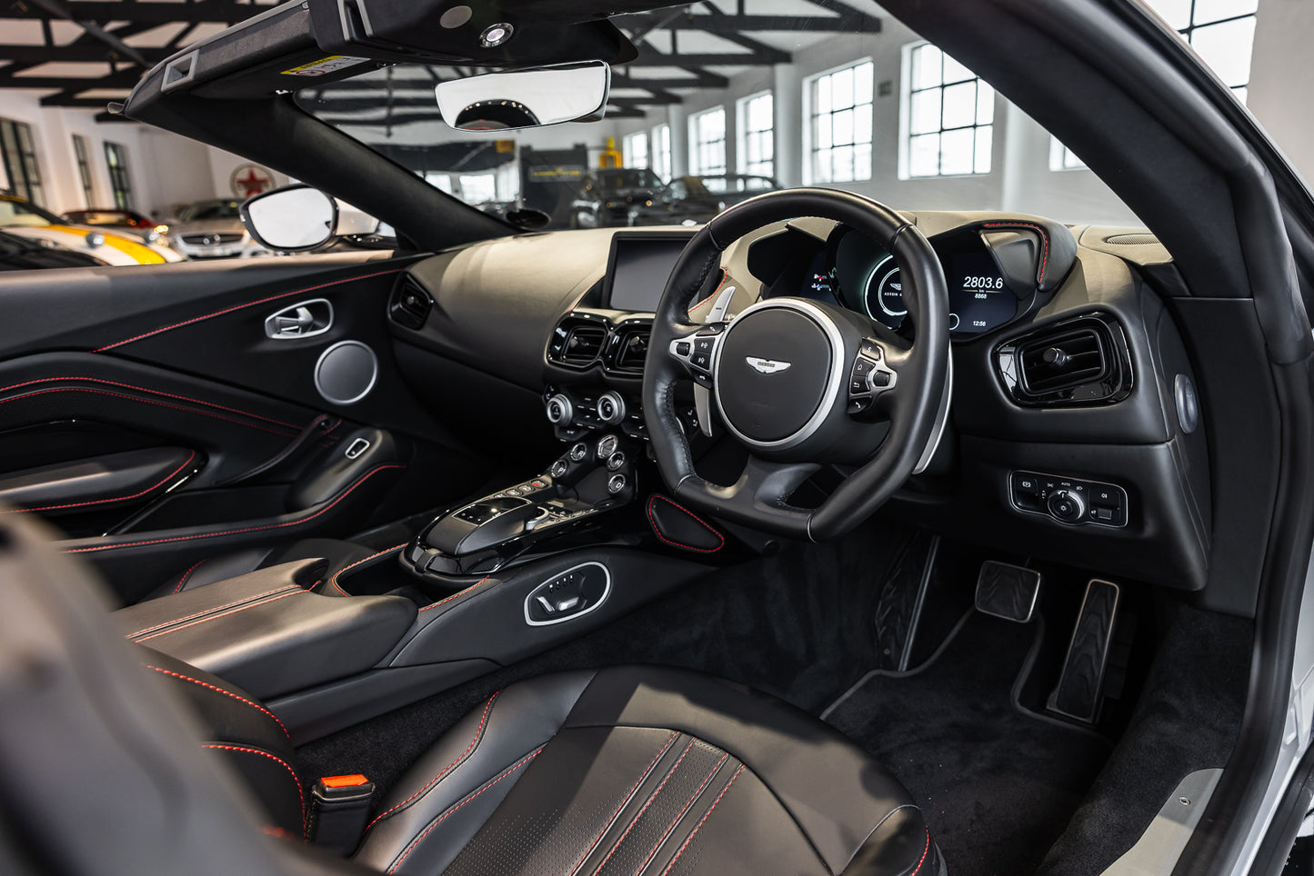 2021 Aston Martin V8 Vantage Convertible - 8 868 kms