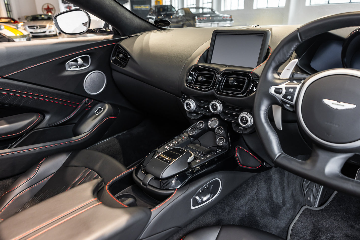 2021 Aston Martin V8 Vantage Convertible - 8 868 kms