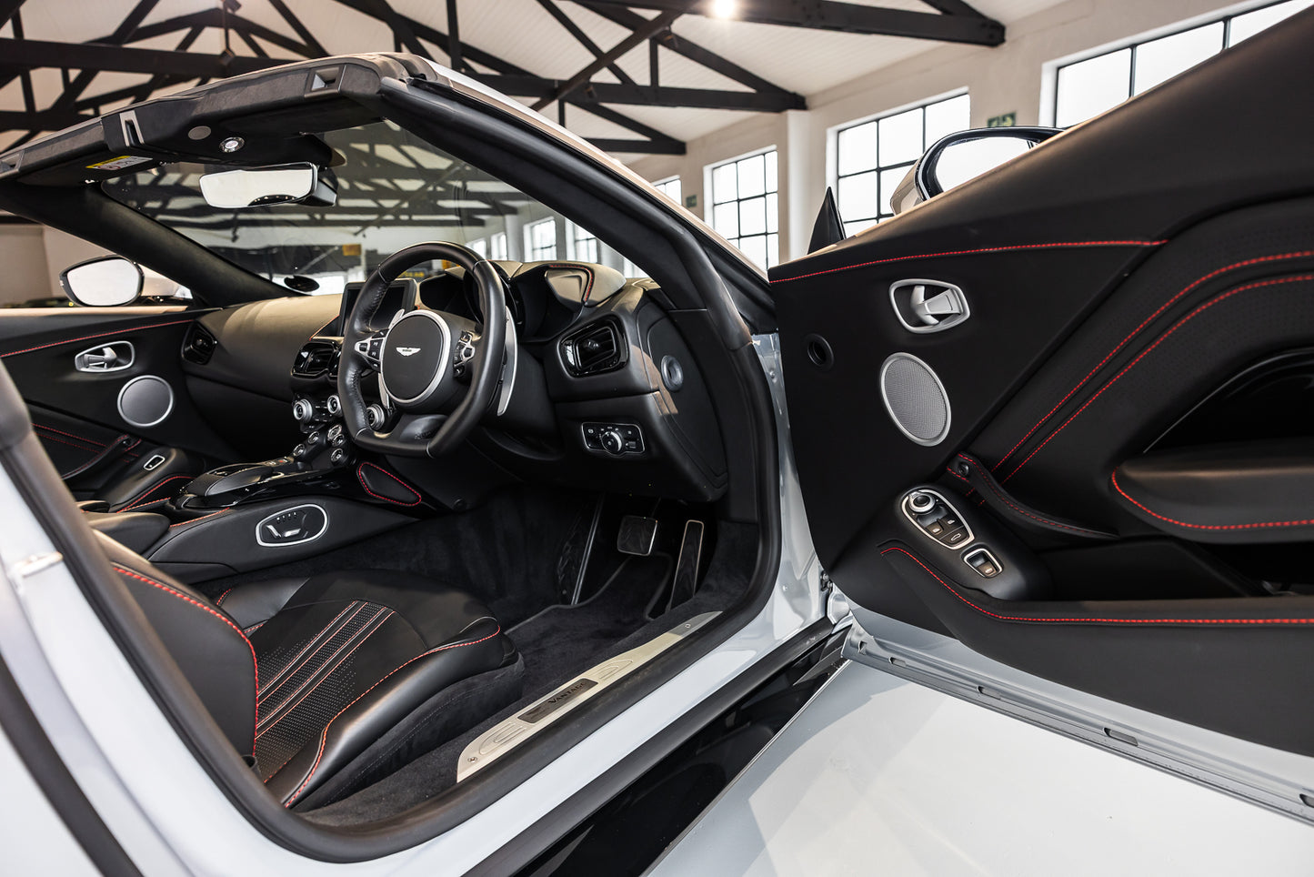 2021 Aston Martin V8 Vantage Convertible - 8 868 kms