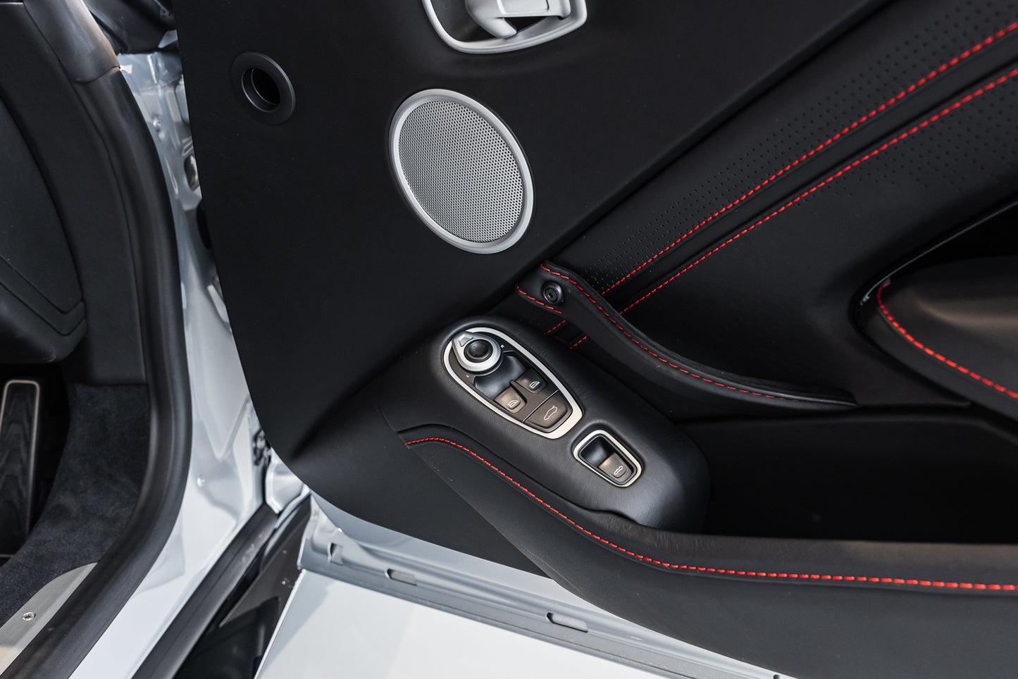 2021 Aston Martin V8 Vantage Convertible - 8 868 kms