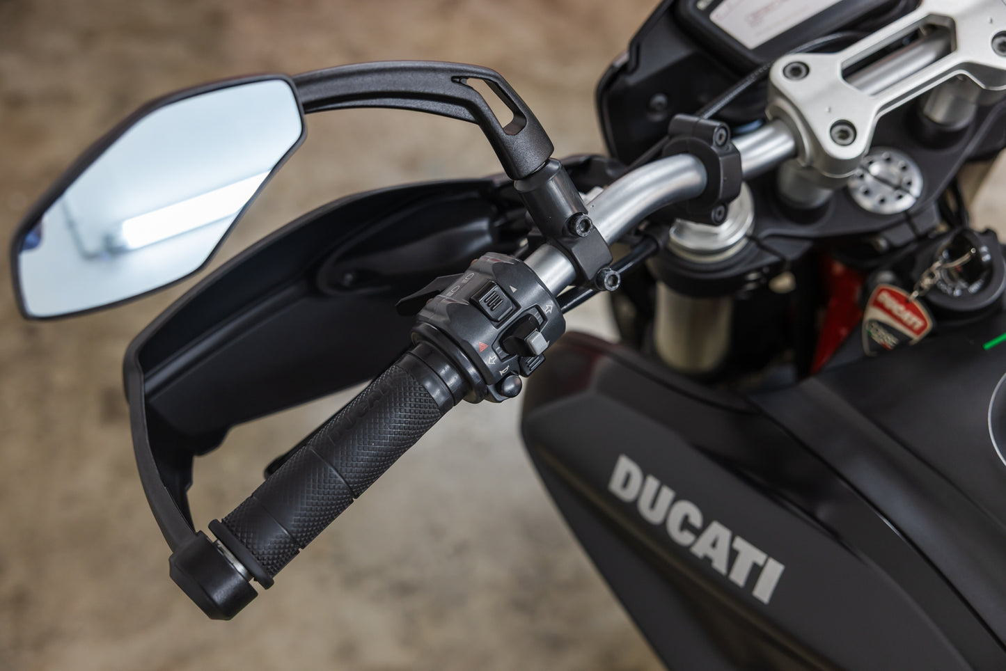 2013 Ducati Hypermotard 821 - 19 800kms