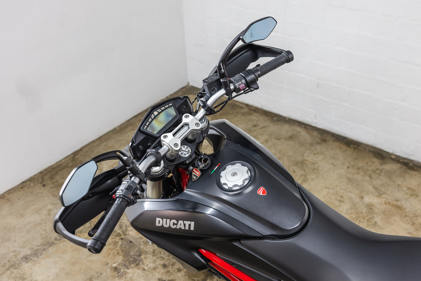 2013 Ducati Hypermotard 821 - 19 800kms