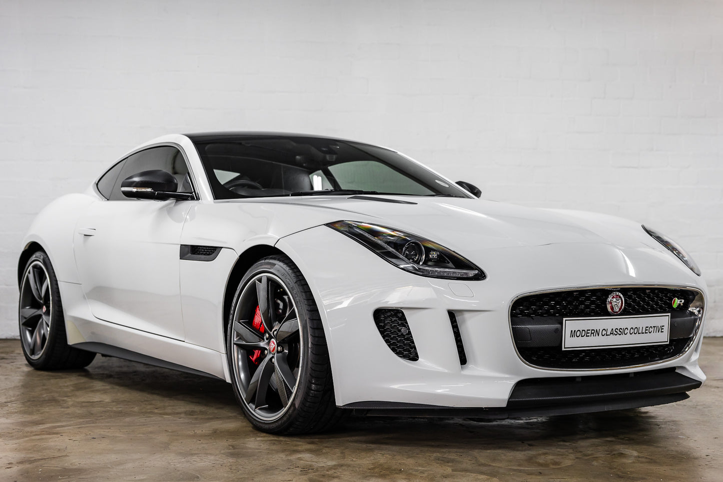 2015 Jaguar F Type R - V8 RWD - 14 100kms