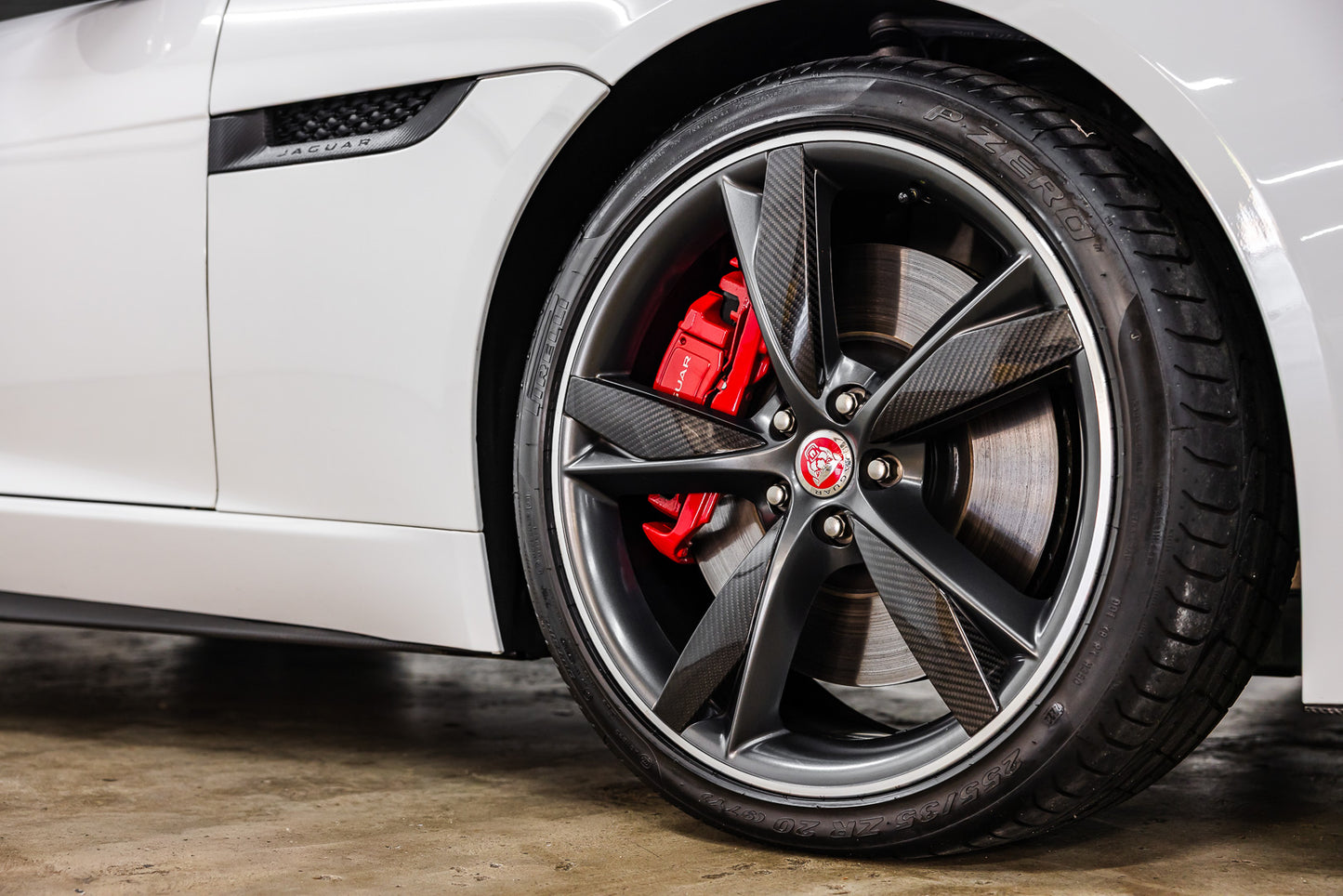 2015 Jaguar F Type R - V8 RWD - 14 100kms