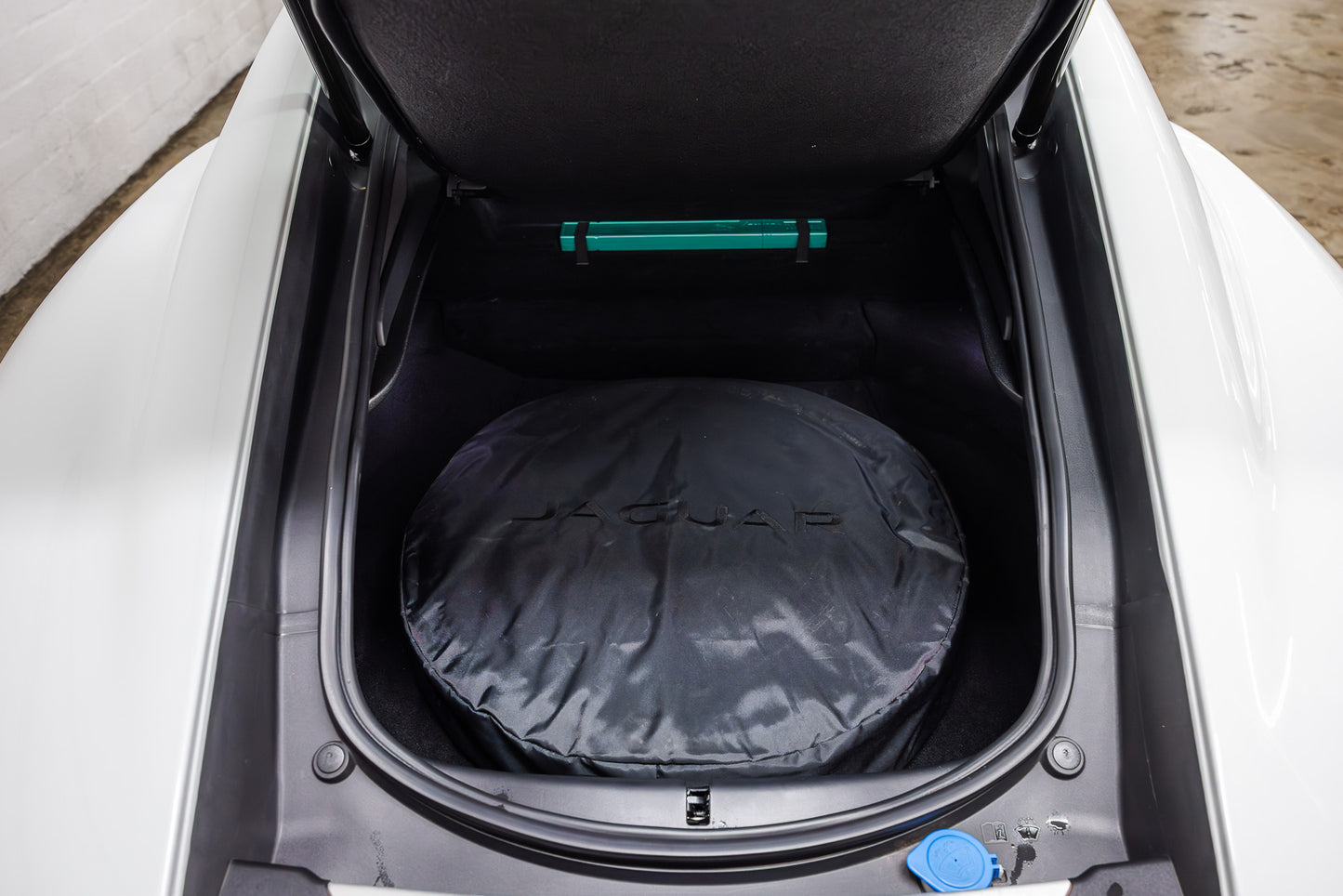 2015 Jaguar F Type R - V8 RWD - 14 100kms