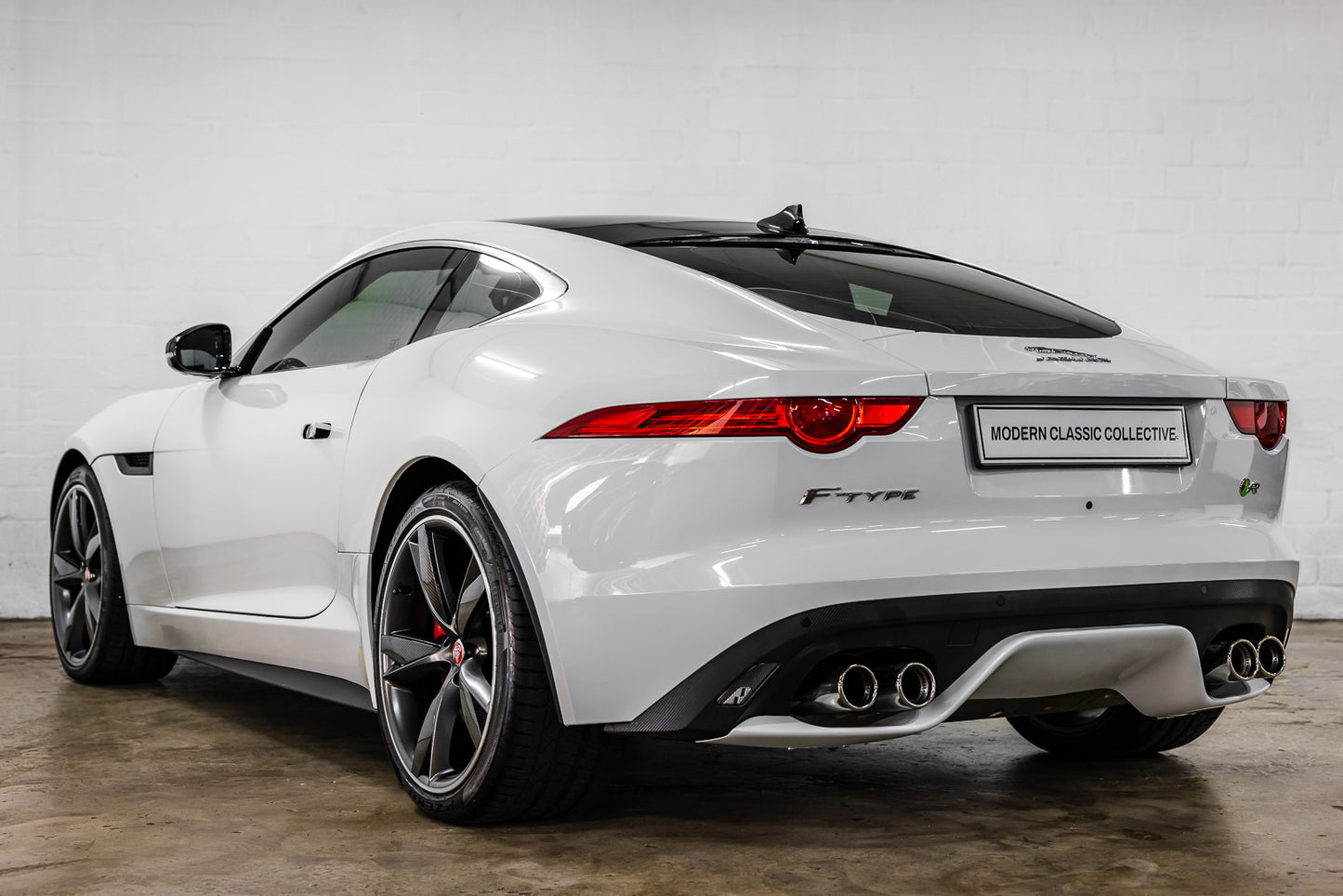 2015 Jaguar F Type R - V8 RWD - 14 100kms