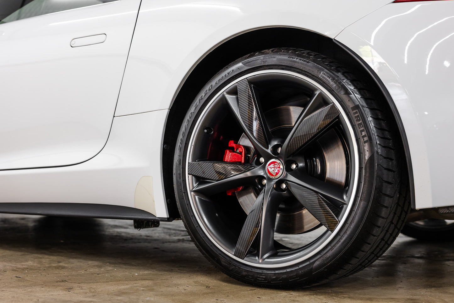 2015 Jaguar F Type R - V8 RWD - 14 100kms