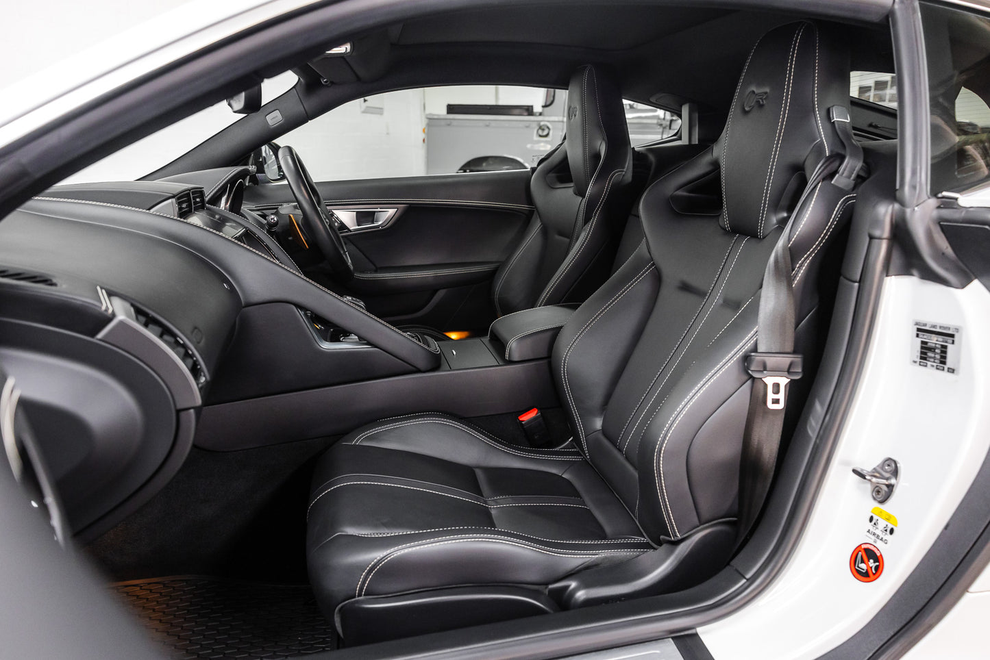 2015 Jaguar F Type R - V8 RWD - 14 100kms