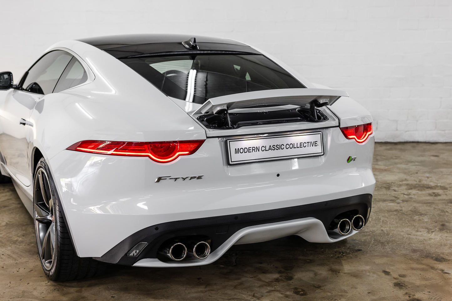 2015 Jaguar F Type R - V8 RWD - 14 100kms