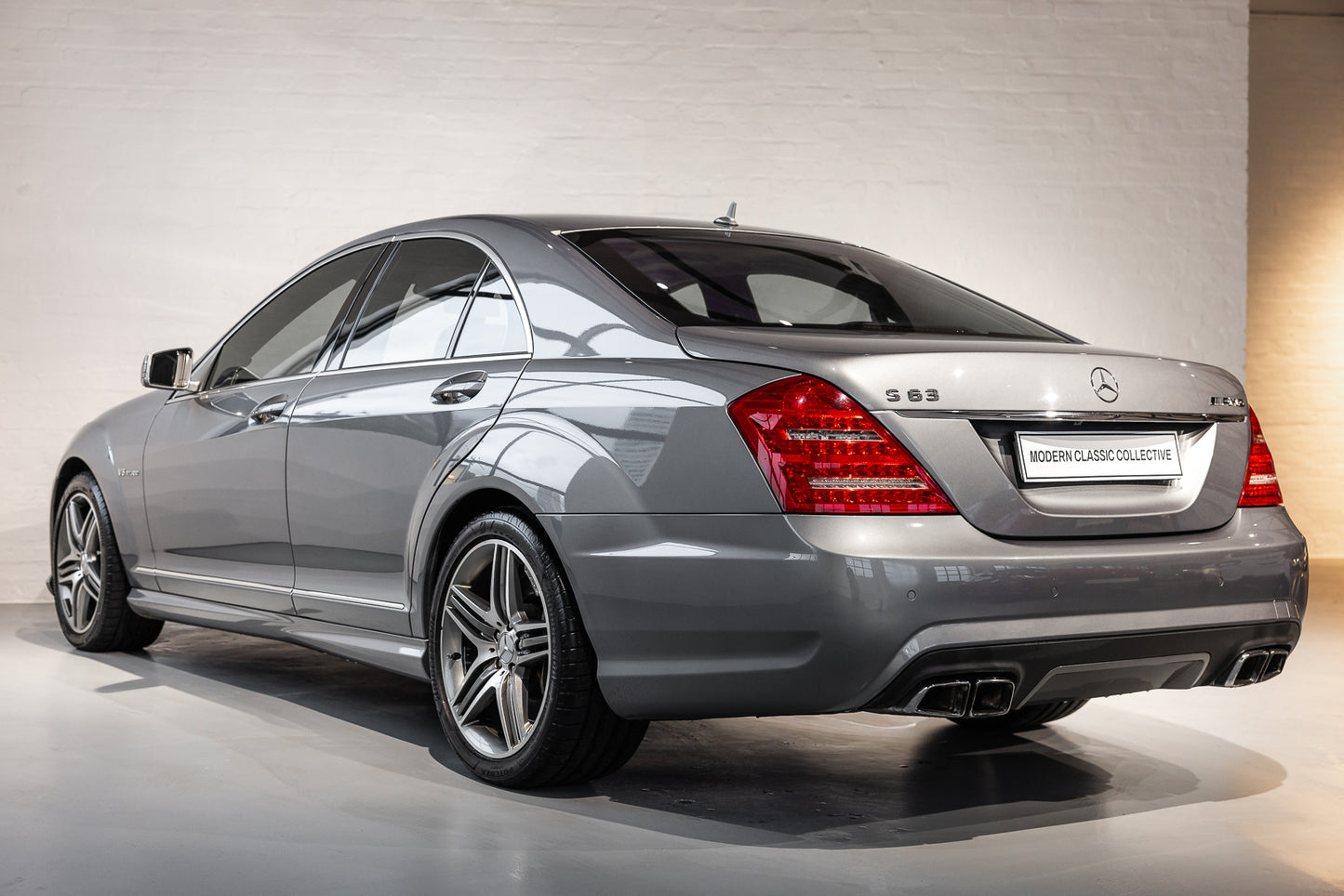 2011 Mercedes S63 Sedan - 78 000kms