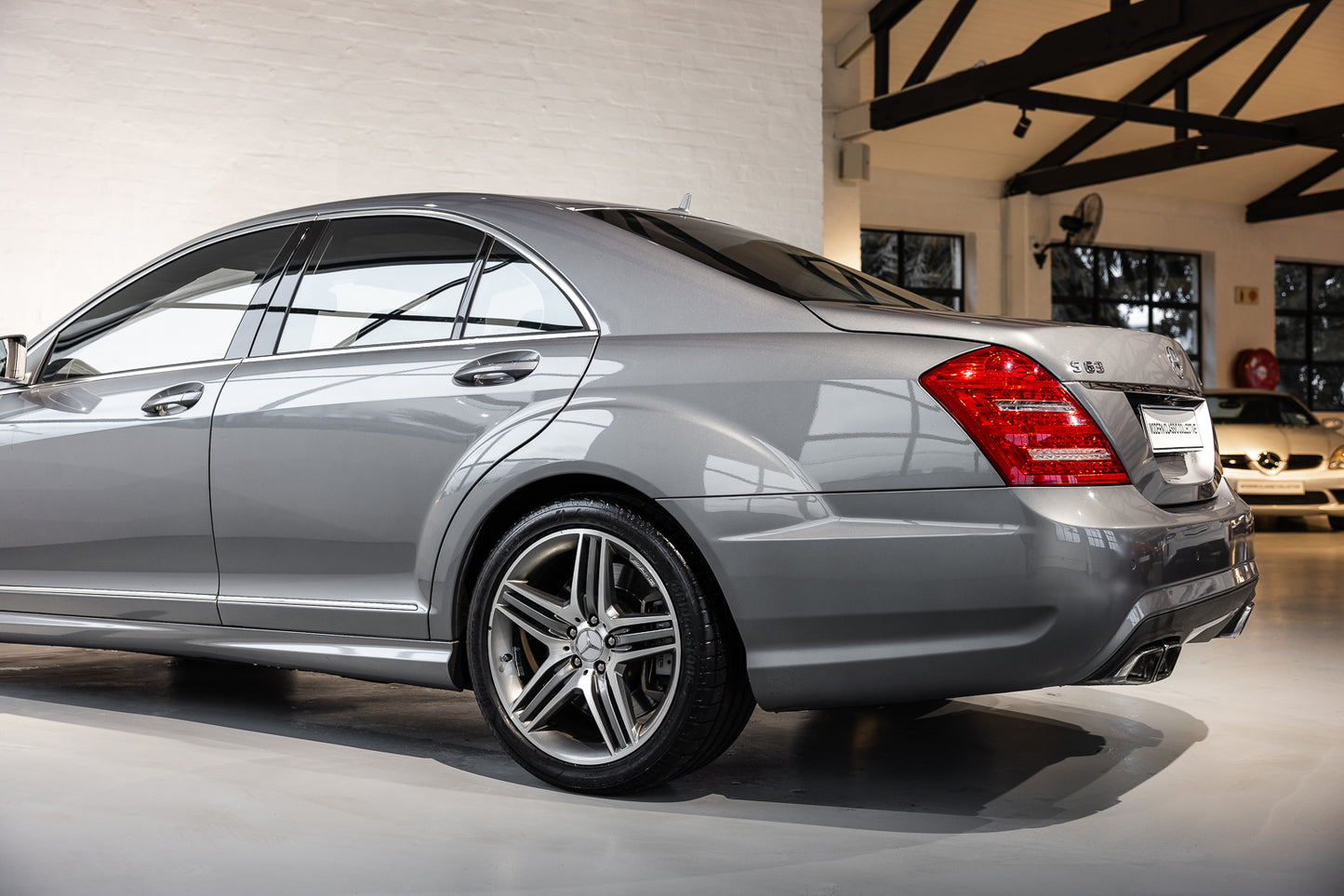 2011 Mercedes S63 Sedan - 78 000kms