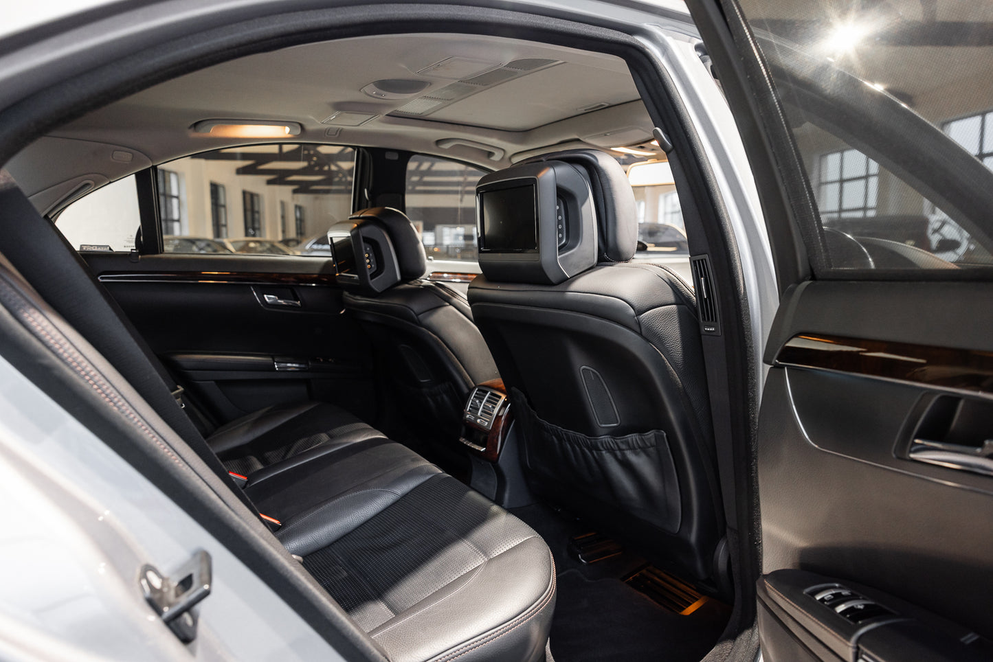 2011 Mercedes S63 Sedan - 78 000kms