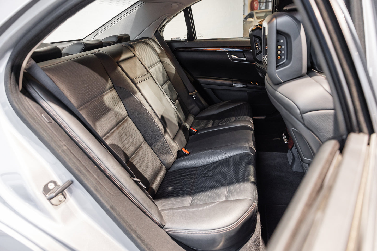 2011 Mercedes S63 Sedan - 78 000kms