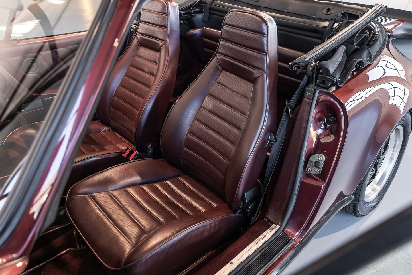 1984 Porsche 911 Carrera Cabriolet - 129 246 miles