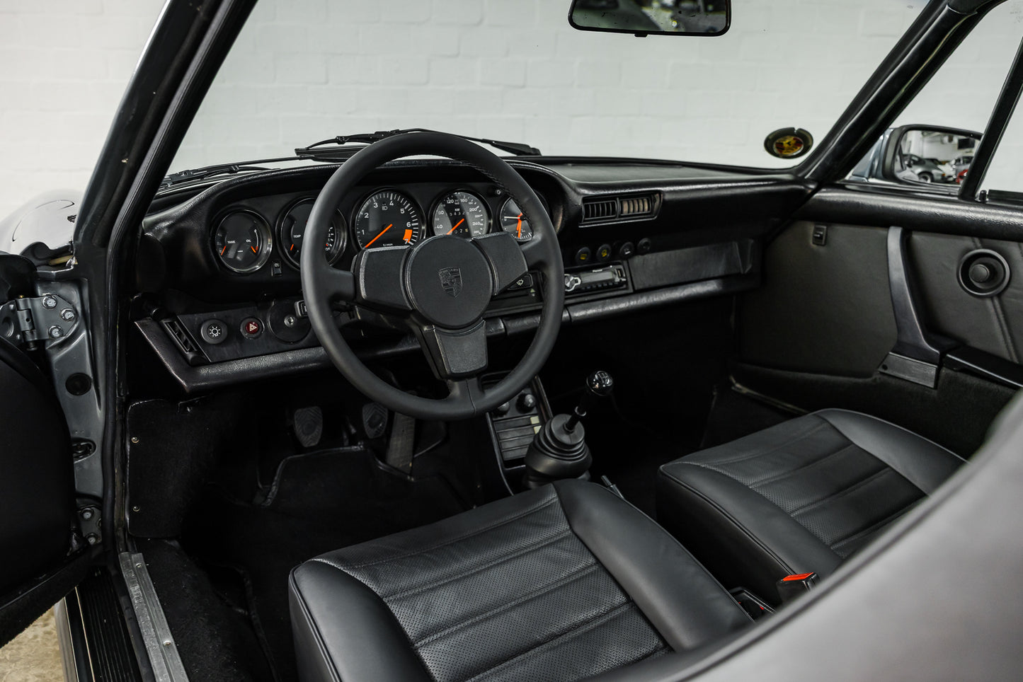 1984 Porsche 911 Carrera - 154 392kms